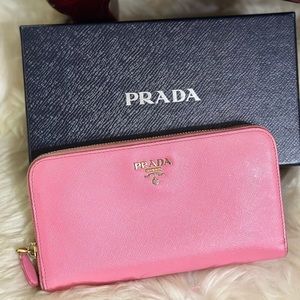 AUTHENTIC PRADA continental wallet Comes with box